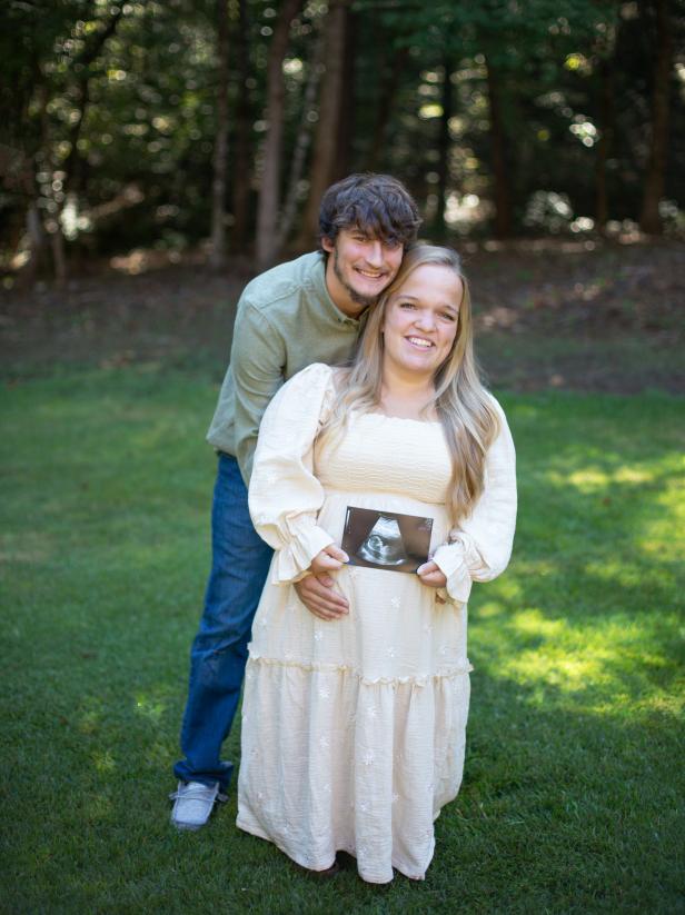 7 Little Johnstons Baby Liz and Brice are Expecting!(02)